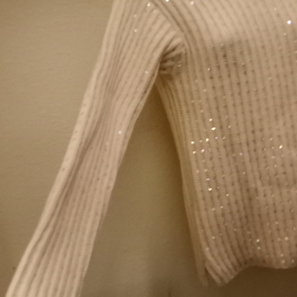 Cache Sweater with Sequins - Picture 5 of 11